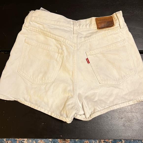 Levi’s white Jean shorts - Picture 2 of 3